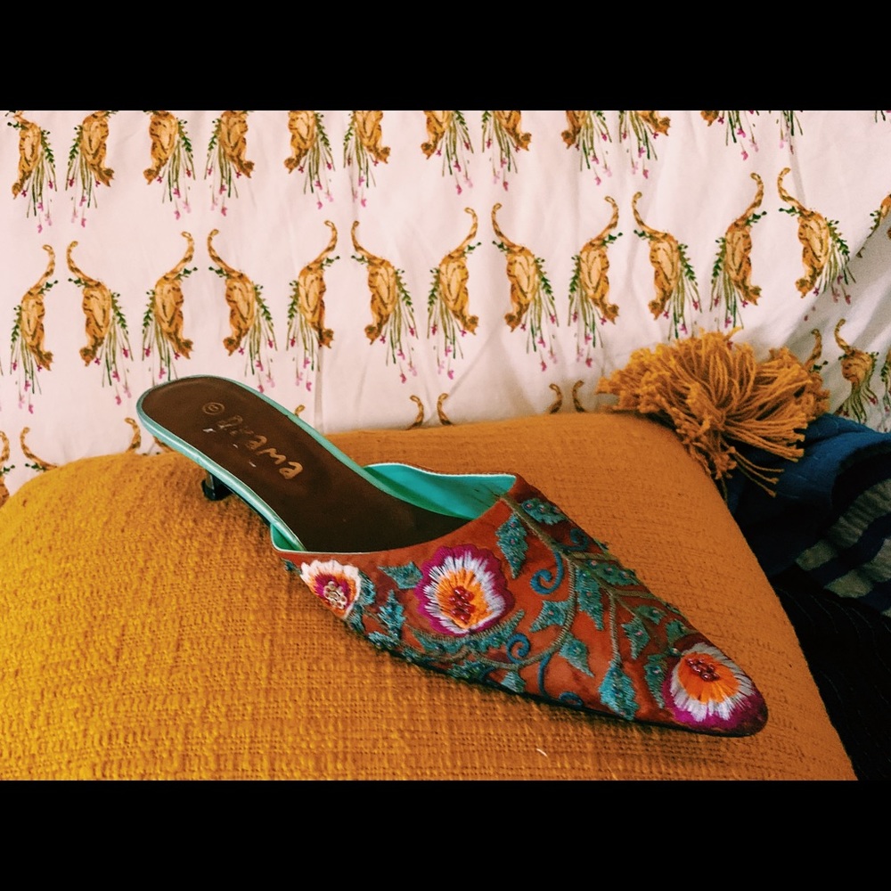Size 9 Embroidered Floral Drama Mules